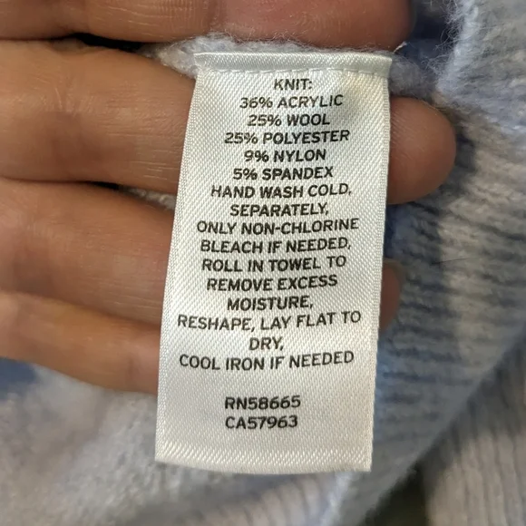 Chelsea 28 Baby Blue Wool Blend Cropped V Neck Sweater Size L - Picture 7 of 8